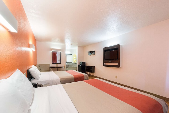 Room 27 of 35