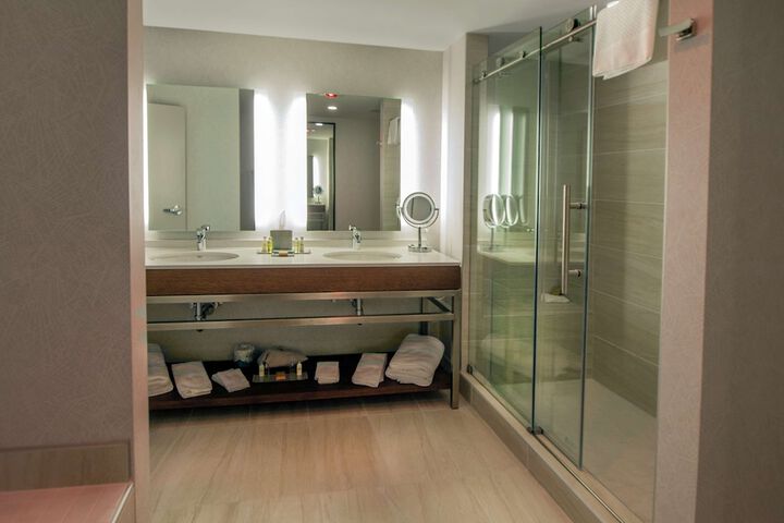 DoubleTree by Hilton Hotel Niagara Falls New York