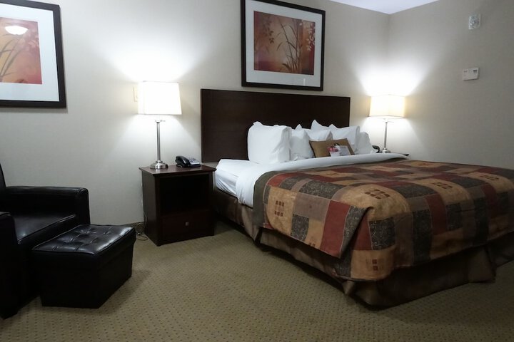 Ramada by Wyndham Weyburn