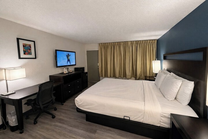 Express Inn & Suites
