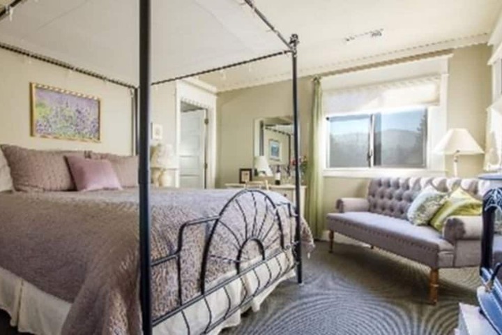 Room 37 of 62