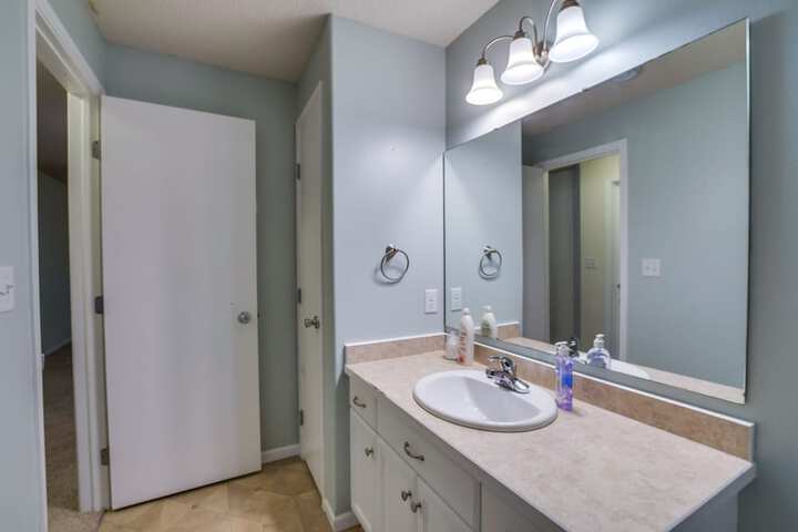 Pet-friendly North Dakota Escape w / Fenced-in Yard
