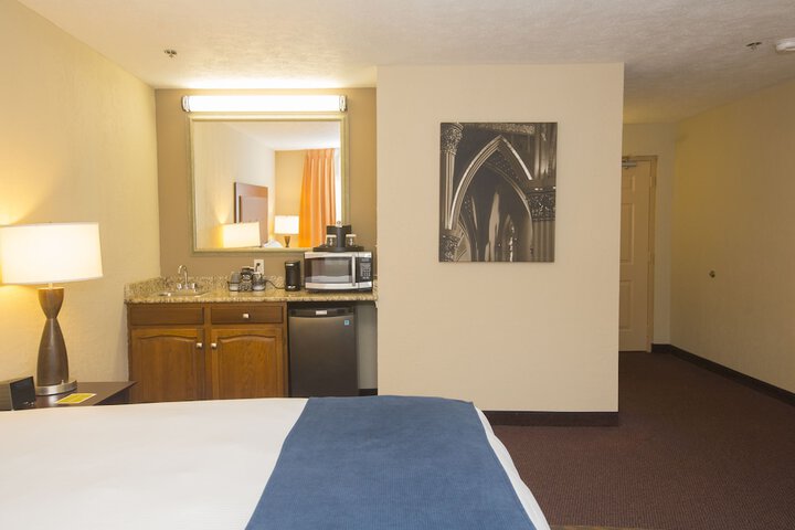 Ivy Court Inn & Suites