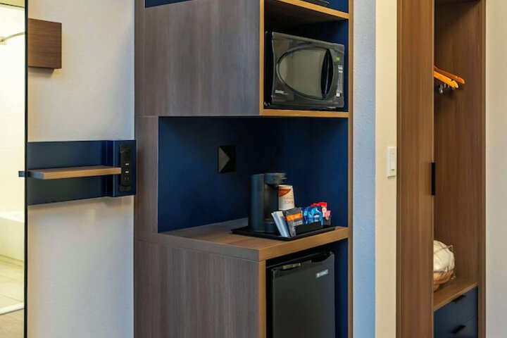 Room 37 of 73
