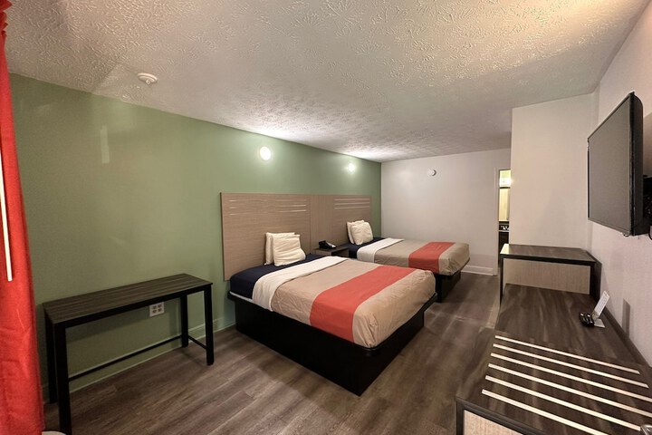 Room 35 of 40