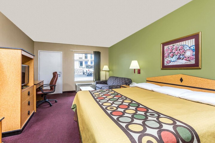 Room 9 of 13