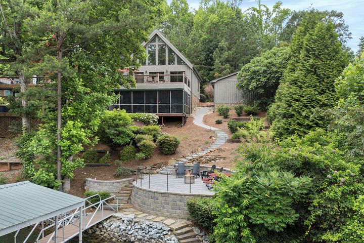 Lakefront Keowee Home w / Dock 14 Mi to Clemson