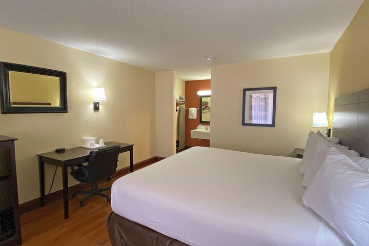 Room 6 of 14