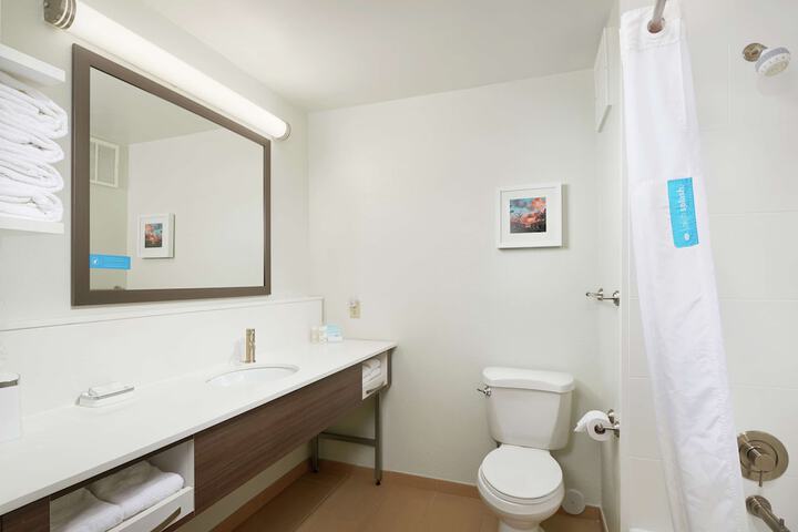 Room 10 of 42