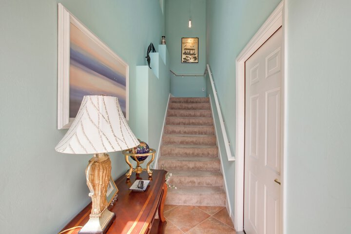 3 Mi to Dtwn Fort Myers: Condo w / Pool & Hot Tub