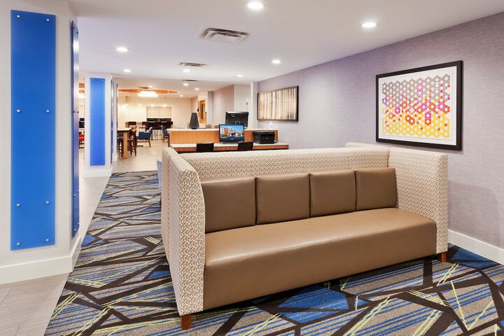 Holiday Inn Express & Suites Rome-East by IHG