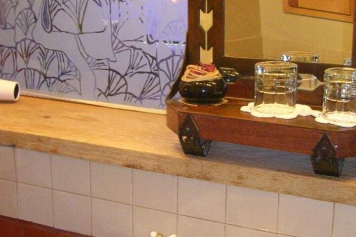 TOUCHSTONE INN