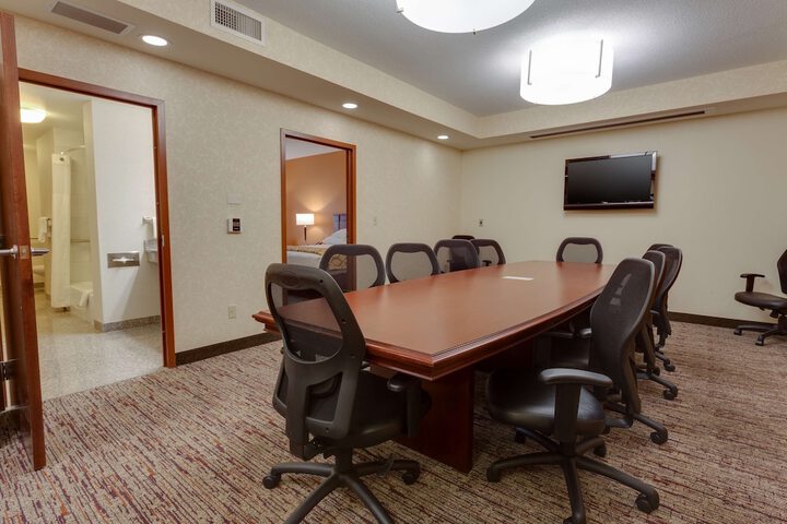 Room 6 of 44
