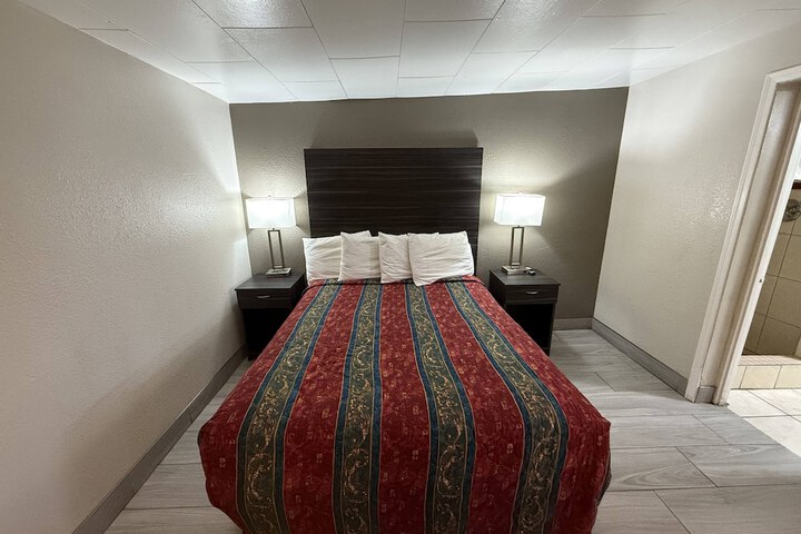 Room 17 of 22