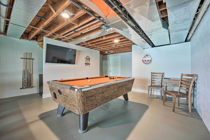 Pet-friendly Grass Lake Retreat w / Game Room!