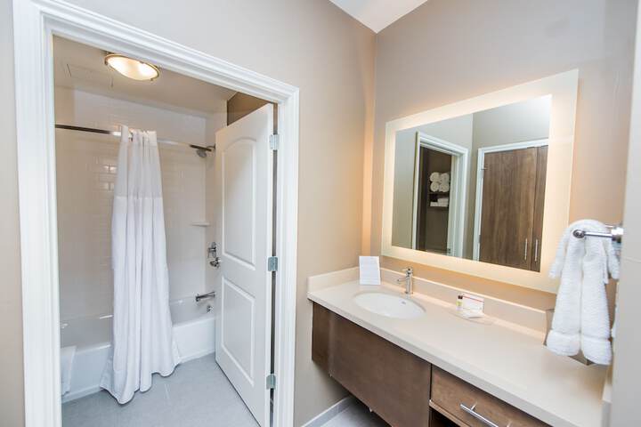 Staybridge Suites Houston - Humble Beltway 8 E by IHG