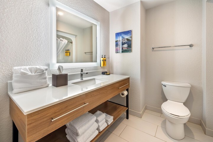 Best Western Plus 1000 Islands Hotel & Suites