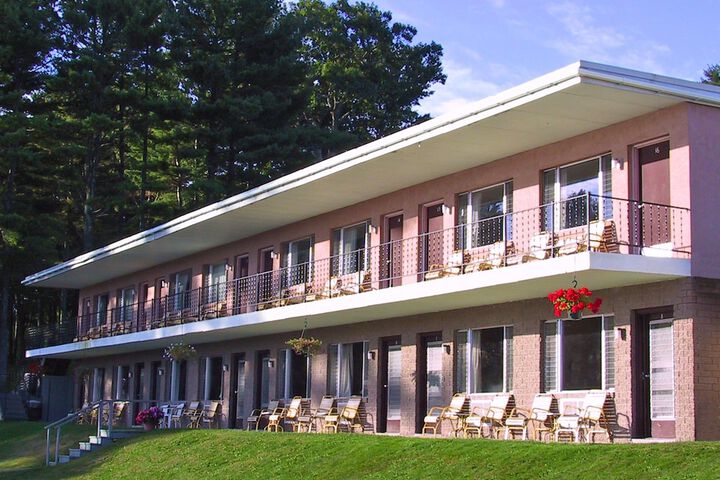 Hotel 5 of 73
