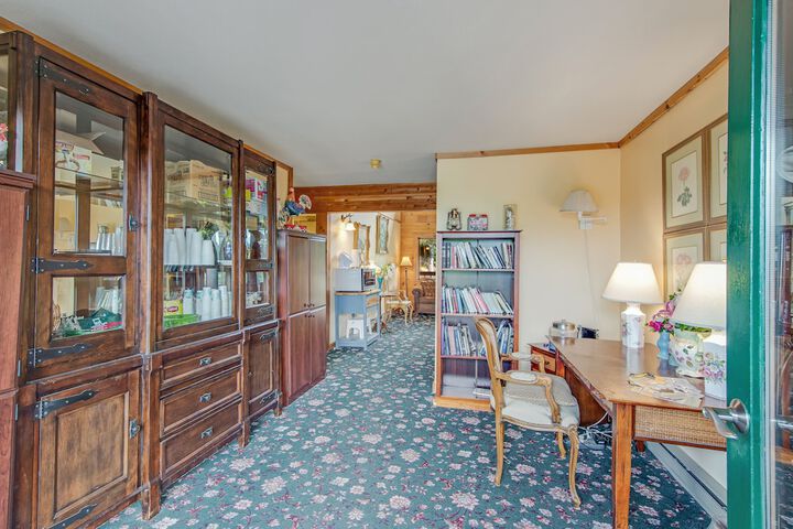Room 105 of 189