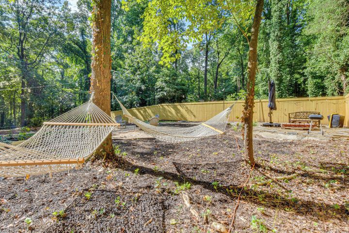 Pet-friendly Lavonia Cabin Walk to Lake Hartwell!