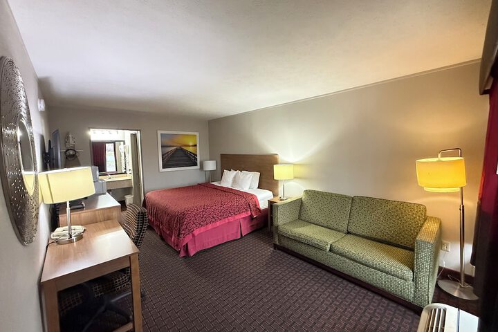Days Inn by Wyndham Seymour