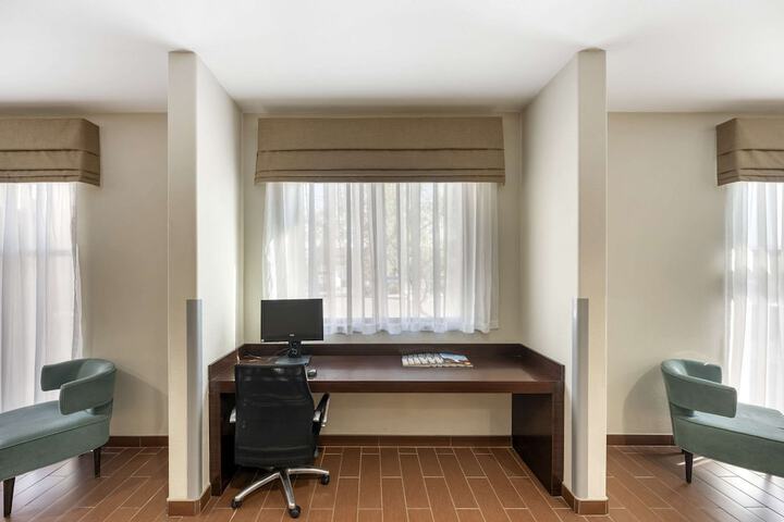 Business Center 37 of 37