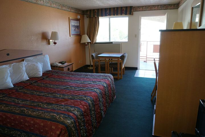 Room 21 of 38