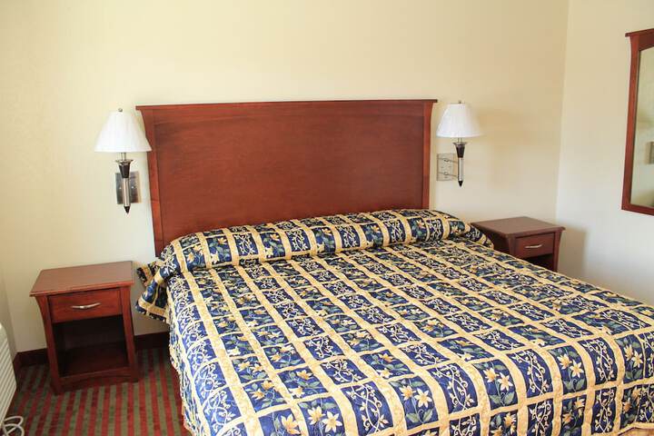 Room 5 of 12