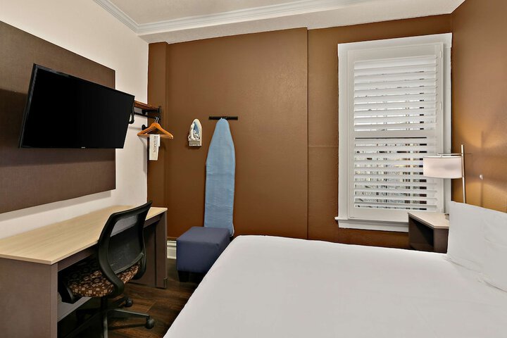 Room 22 of 45