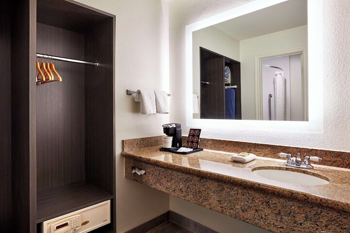 Best Western Plus Meridian Inn & Suites Anaheim-Orange