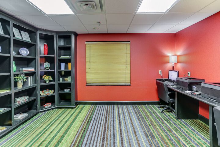 Holiday Inn Express Hotel & Suites Huntsville by IHG
