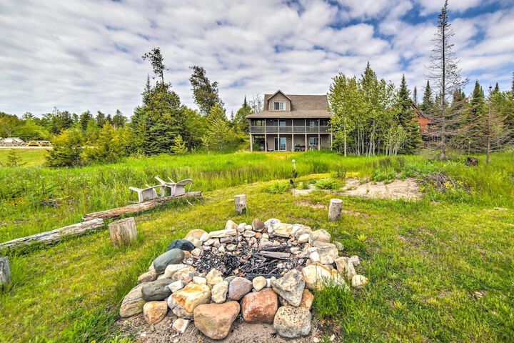 Secluded Lake Michigan Home: Private Fire Pit