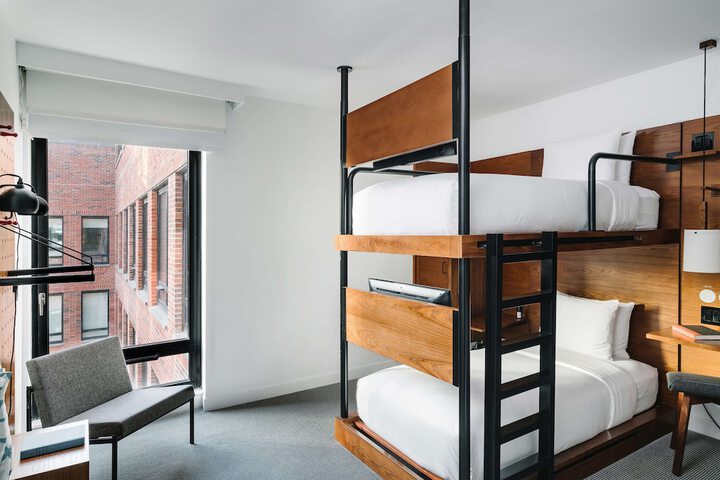 Room 43 of 143