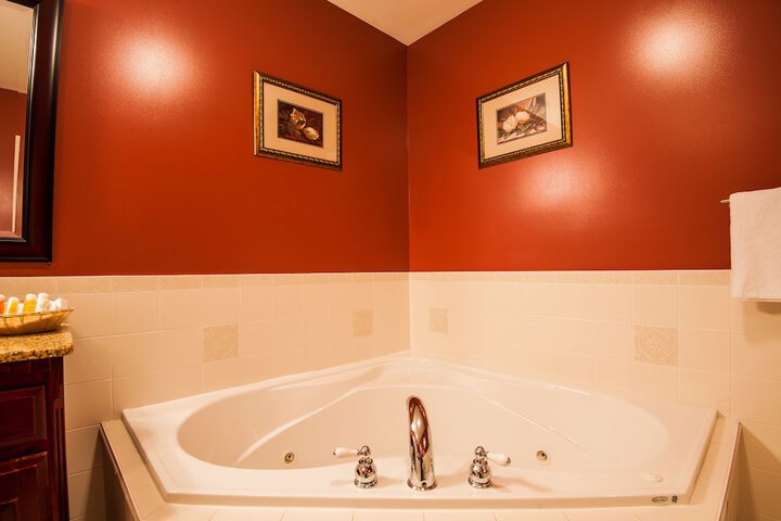 Hot Tub 62 of 68