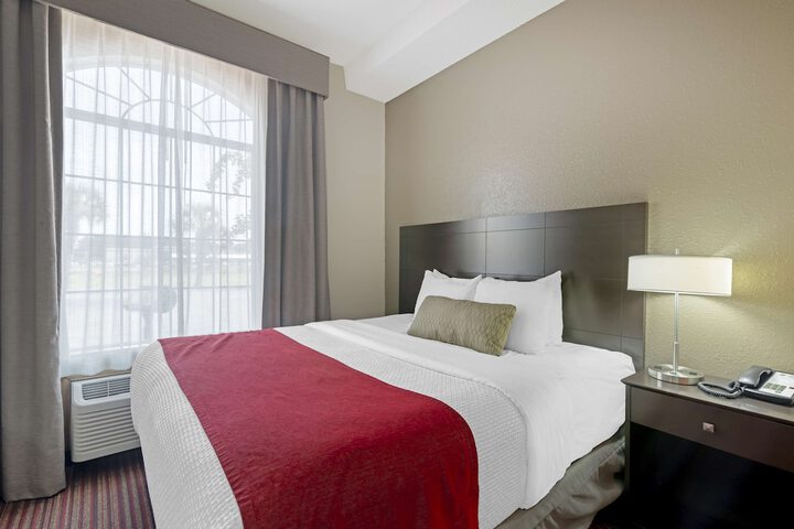 Best Western Plus Bradbury Inn & Suites