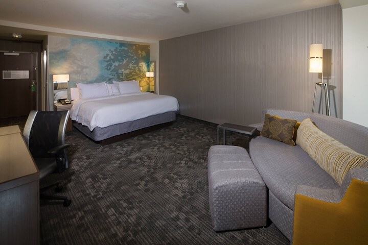 Room 17 of 37