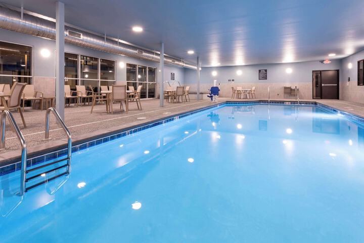 GrandStay Hotel & Suites