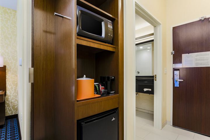Room 10 of 27