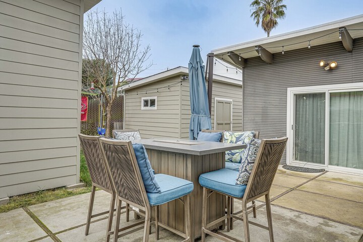 Pacheco / martinez Studio: 22 Mi to Dtwn Oakland!