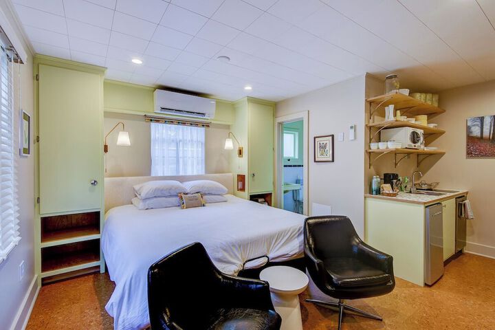 Room 44 of 102