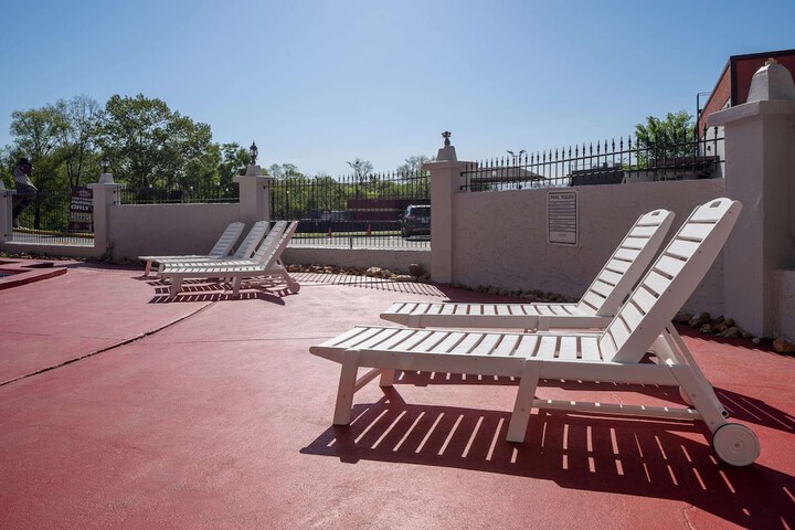 Pool 15 of 59