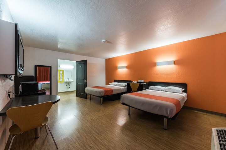 Room 28 of 38