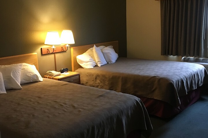 Moose Lake Lodge & Suites