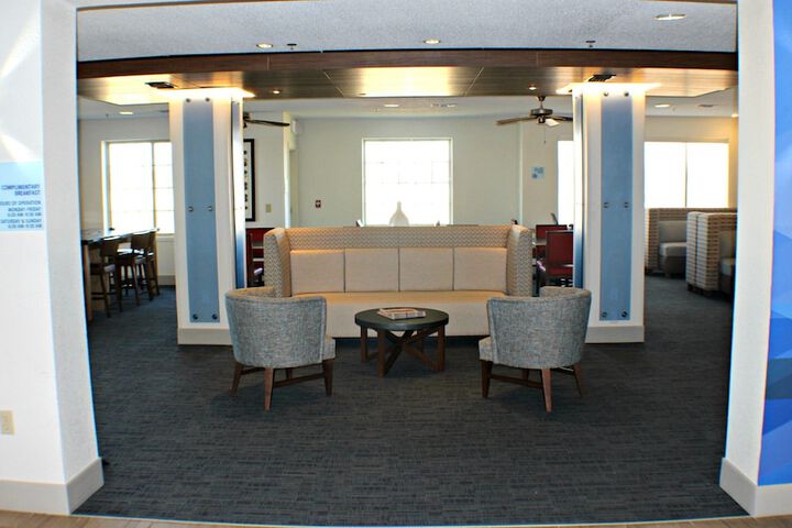 Holiday Inn Express & Suites Plainview by IHG