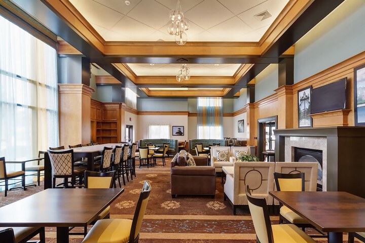 Holiday Inn Express Hotel & Suites Warwick-Providence (Arpt) by IHG