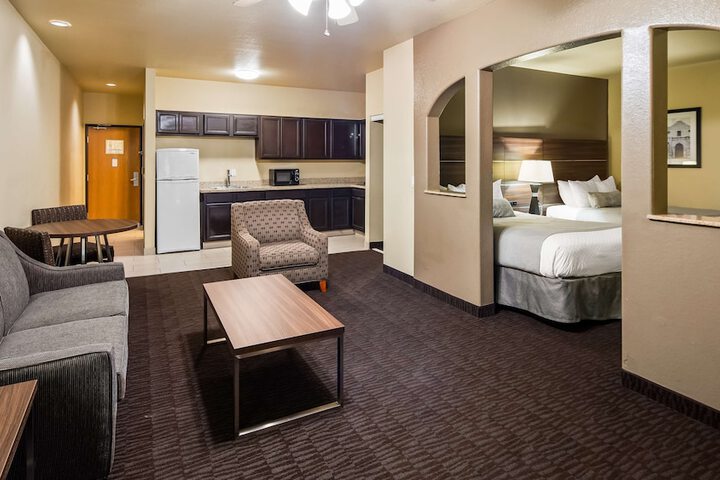 Room 10 of 28