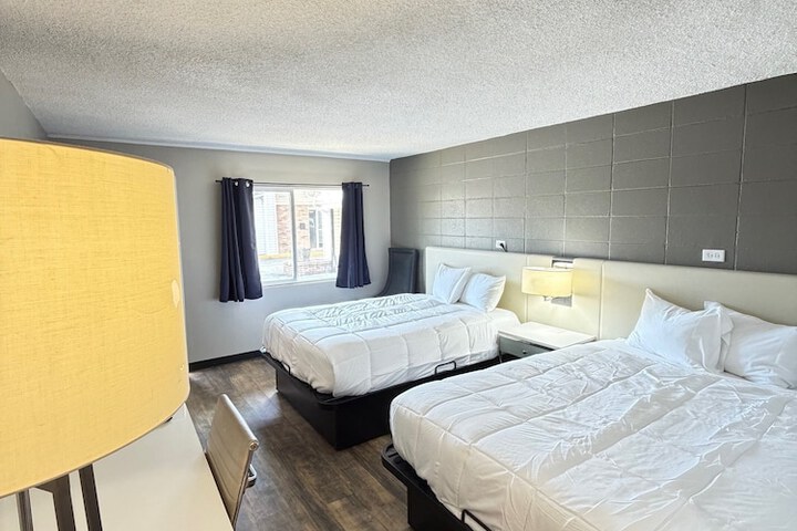Deluxe Inn