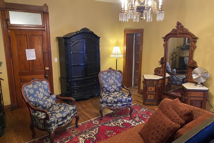 Vineyard Mansion & Carriage House Bed & Breakfast