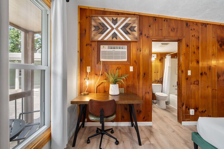 CedarWood Inn