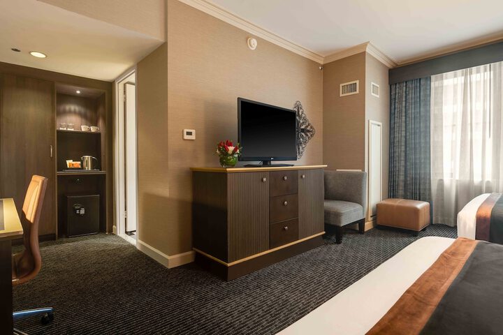 Room 10 of 29